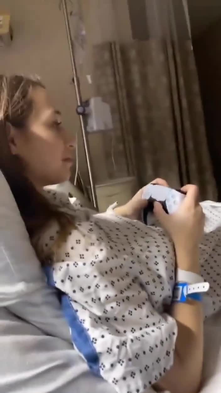 Kersverse moeder kan na haar bevalling eindelijk weer los