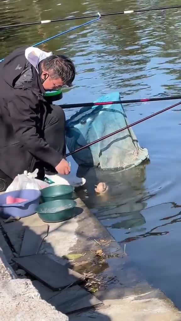 Visser begrijpt niet goed hoe hij moet vissen