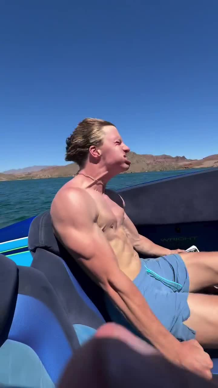 Lekker middagje op de speedboot