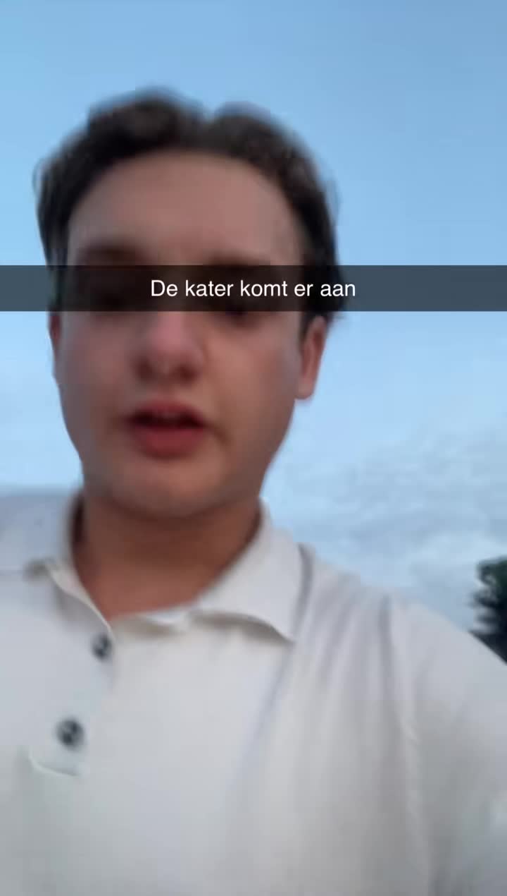 Uh oh, daar komt de kater al aan