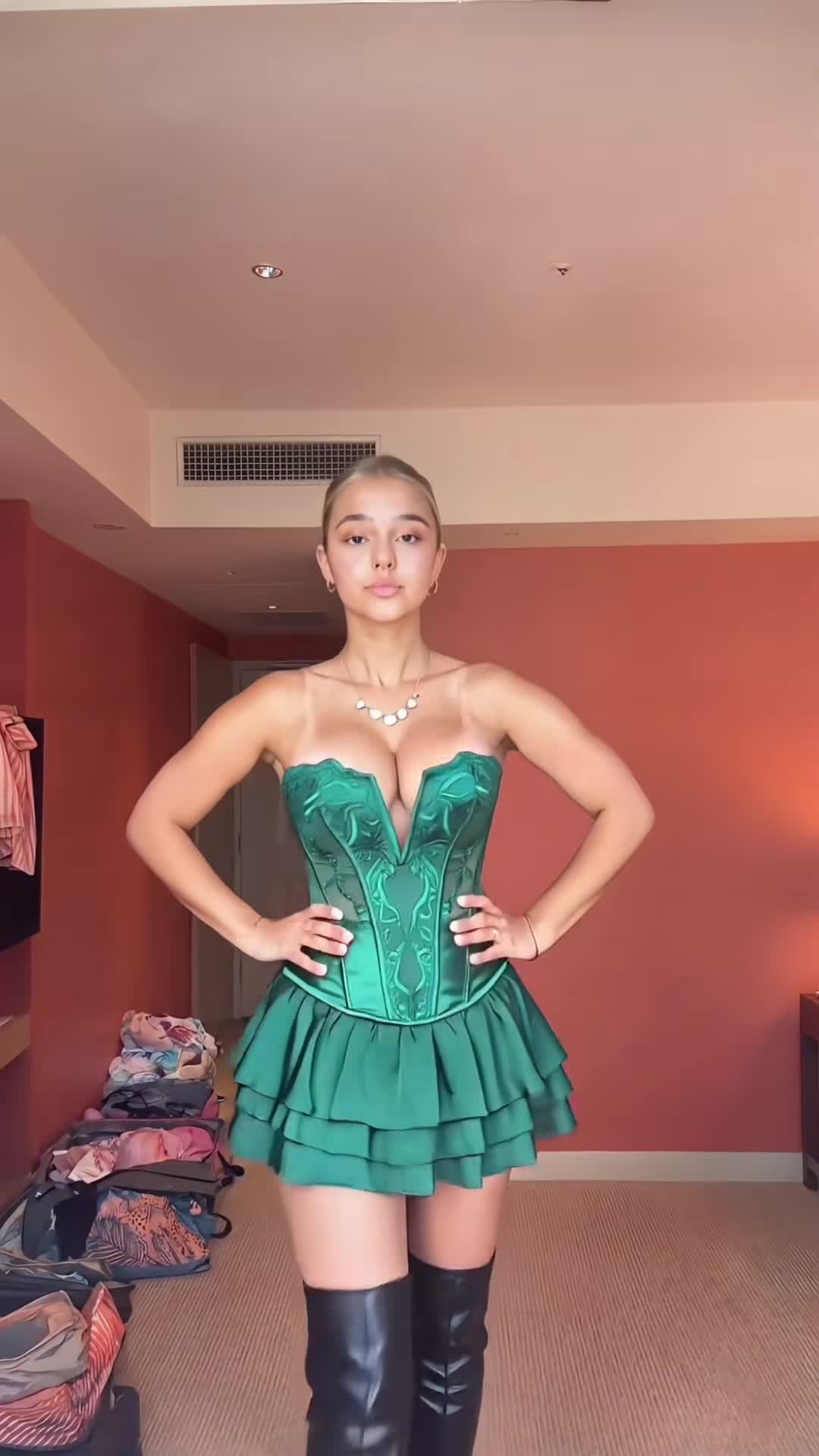 Lily heeft een nieuw jurkje
