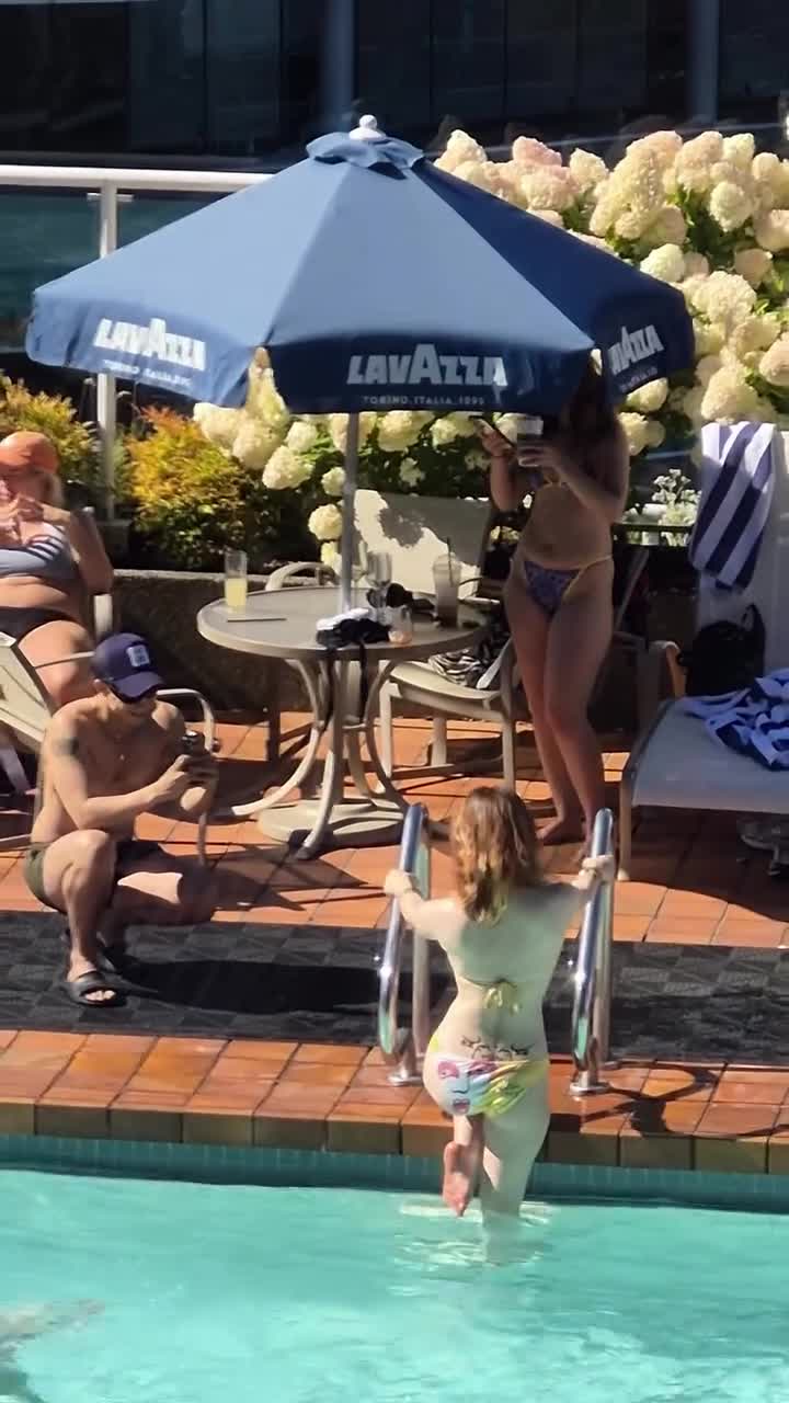 Mevrouw, dit is een kinderzwembad