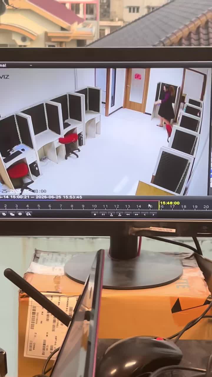 Op hol geslagen robot trapt iedereen de moeder