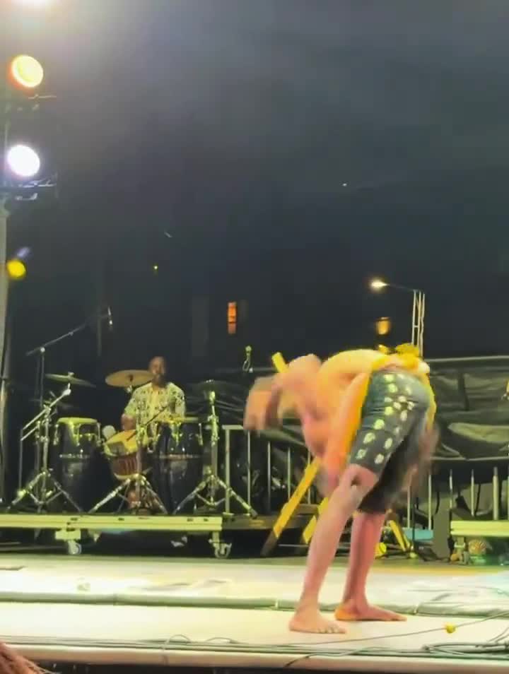 Dit ziet er niet uit als gezonde ochtendgymnastiek
