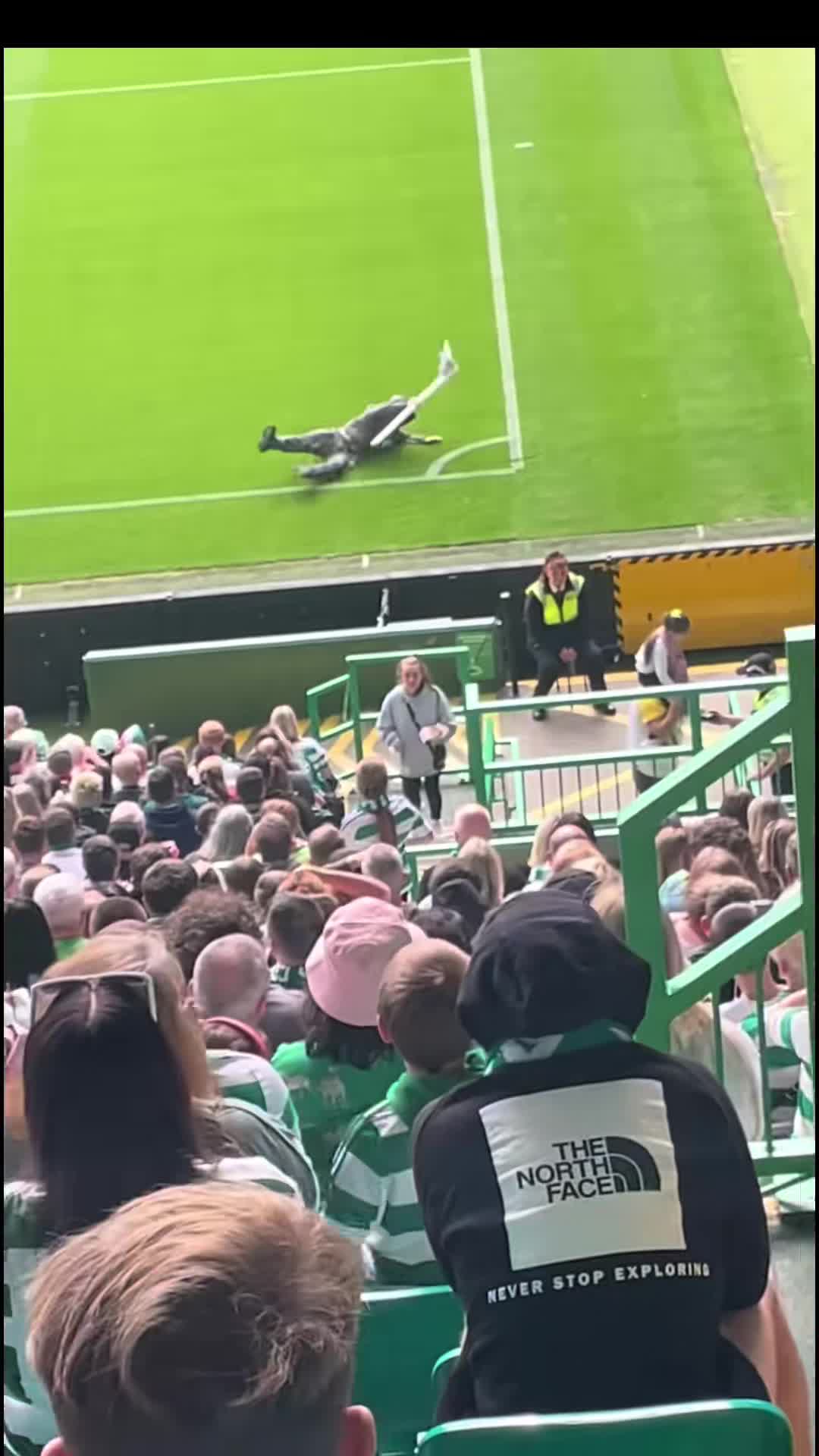 Die keer dat een hooligan zich gigantisch voor lul zette