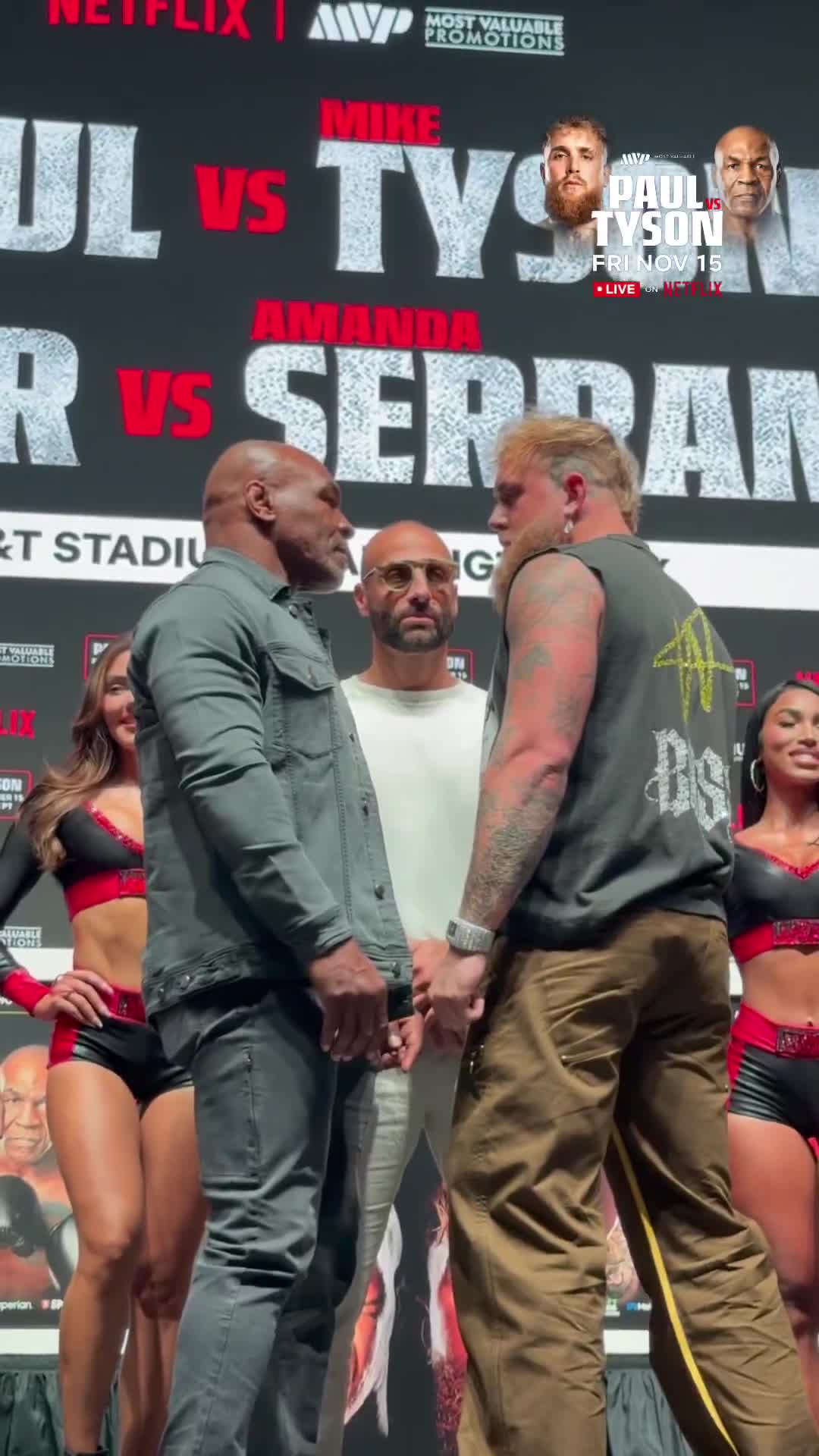 Jake Paul en Mike Tyson face off / staredown