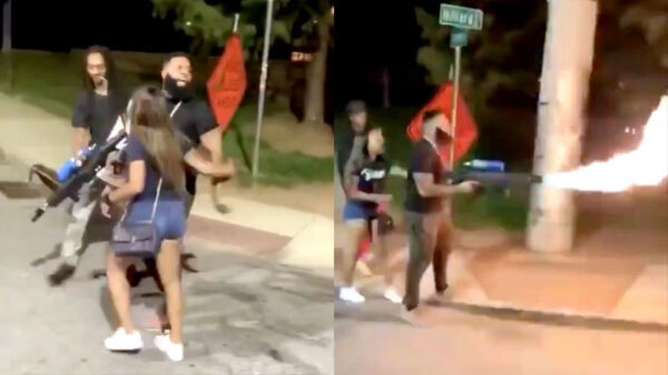 Fittie met die irritante buurman? Pak gewoon je vlammenwerper erbij!