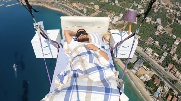 Hasan Kaval hoeft zijn bed niet uit om te kunnen paragliden