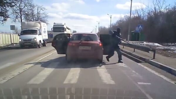 Rus krijgt onderweg ruzie en wordt door mannen met bivakmutsen beschoten