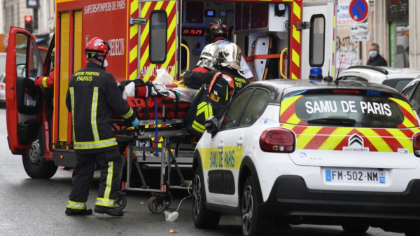 Wederom aanslag bij Charlie Hebdo: gek met machete verwondt 4 mensen