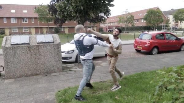 Vlogger 0Fux en Youness Ouaali met elkaar op de vuist in Zaandam