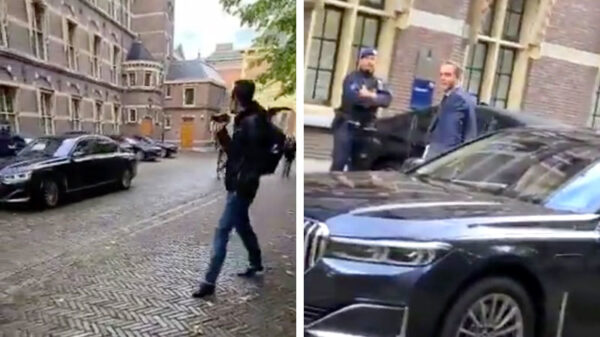 Warm onthaal voor minister Hugo de Jonge als hij in Den Haag arriveert