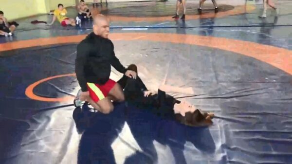 Oekraïense verslaggeefster is helemaal ondersteboven van worsteldemonstratie