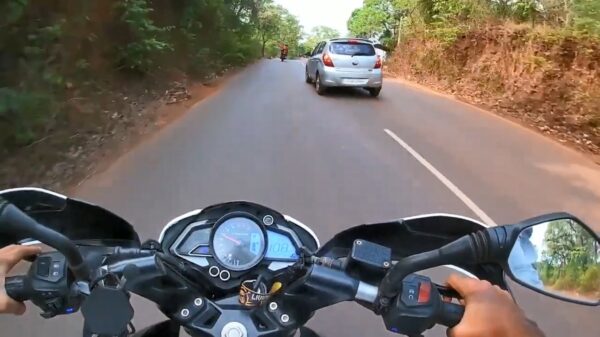 Automobilist weet 't meest ongeschikte moment uit te kiezen om in te halen