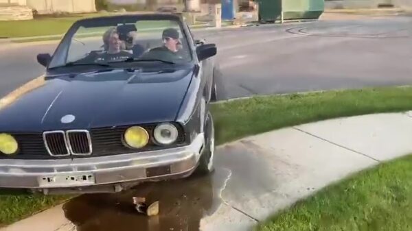 Even met mijn klassieke BMW een rondje driften voor mijn homies