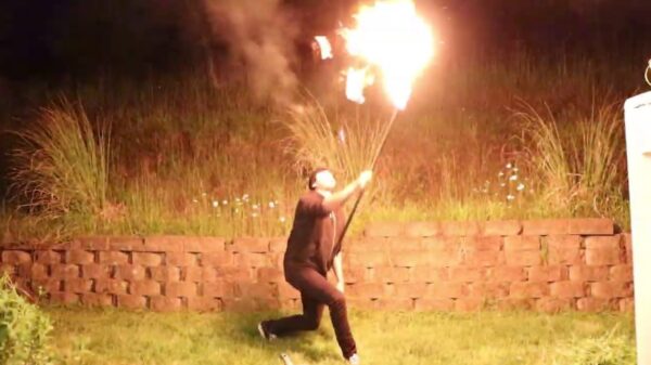 Deze vuurspuwer hoeft zich de komende dagen niet te scheren