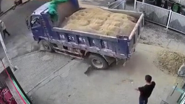 Oprit blijkt niet sterk genoeg voor vrachtwagen en zakt in elkaar