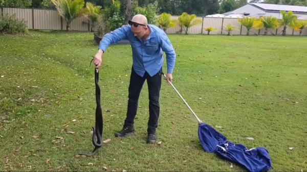 Australische slangenvangers laten zien hoe hun werkdagen er uitzien