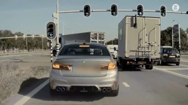 Een ouderwets potje Tesla-pesten door een kinderachtige BMW-hufter