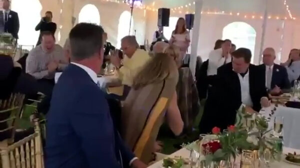 Zo, dat is nog eens een entree maken