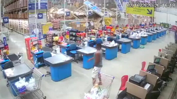 Dode en 5 gewonden nadat enorme stellingen in Braziliaanse supermarkt omvallen