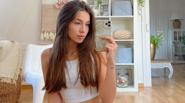 Spiegeltje spiegeltje aan de wand deze vrouwen zijn behoorlijk amusant (40)