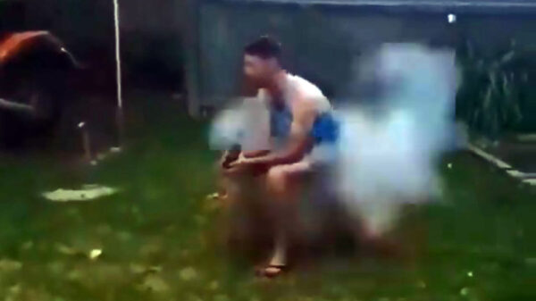 Waaghals knalt heel zijn stuitje naar de filistijnen