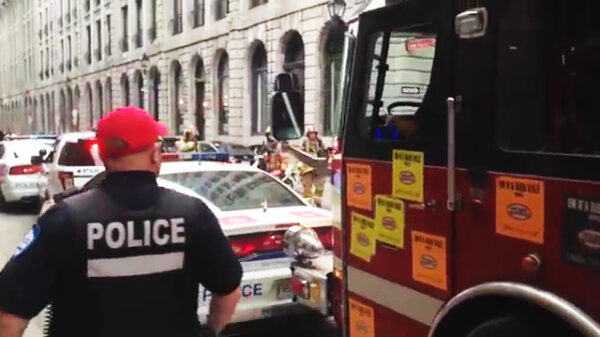 Allemaal aan de kant, ik moet een brandje blussen!