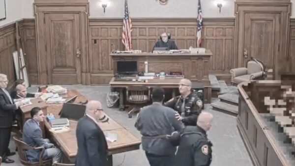 Veroordeelde krijgt 22 jaar en gaat tekeer tegen de rechter… wait for it