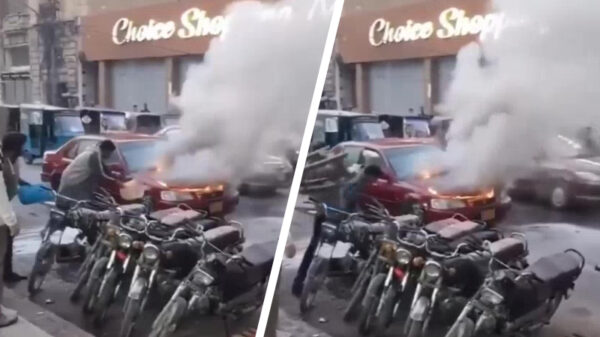 De auto staat in brand, snel, pak de kruk