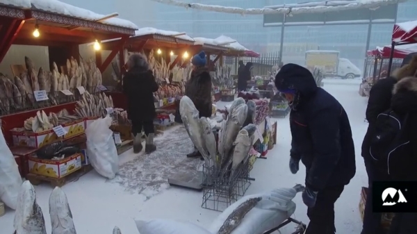 Op de markt in Yakutsk hebben verkopers bij -45℃ geen koelkasten nodig
