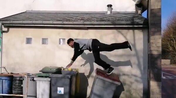 Parkourpechvogel belandt na sprong op kop in een kliko