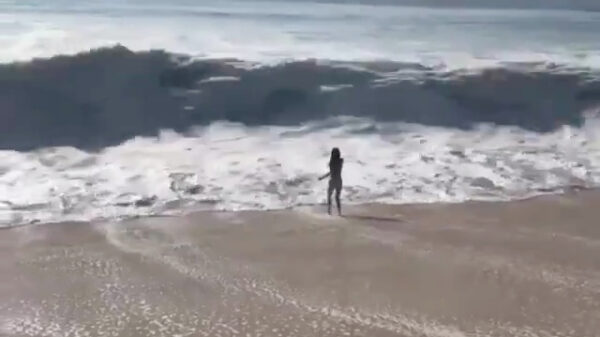 Zo, even lekker afspoelen onder een klein golfje