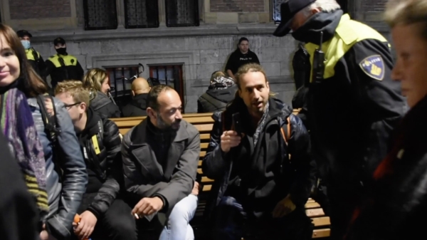 Willem "Viruswaanzin" Engel opgepakt opgepakt bij demonstratie in Den Haag