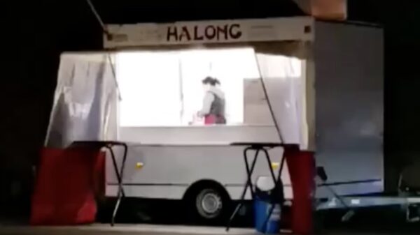 Verkoopt deze loempiakraam ook hete pepers?