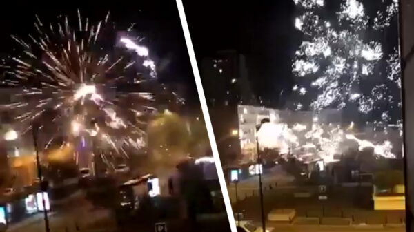 Politiebureau in Parijs door jongeren bestookt met vuurwerk