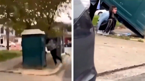 Lolbroek beukt Dixi met een pislinke jongedame erin omver