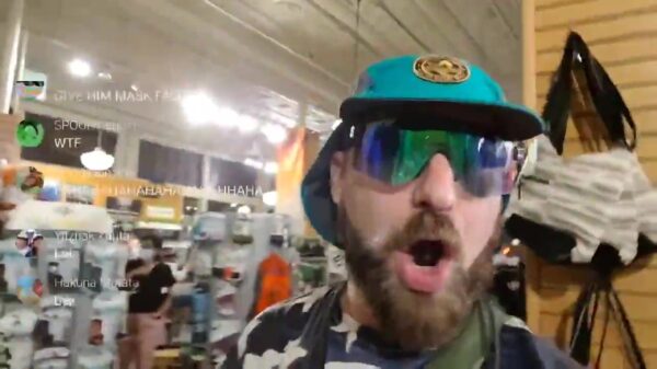 'Alt-Right streamer' pest winkelmedewerkers en mag richting politiebureau