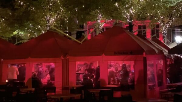 In Den Haag houden ze vanavond nog even een gezellig lockdownfeestje