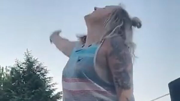 De volgende keer toch maar weer een stoel in plaats van de schutting