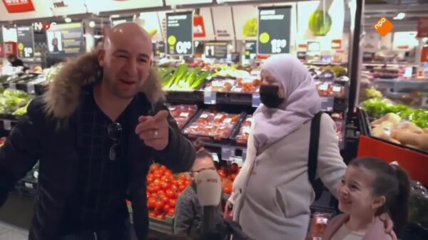 NOS-verslaggever heerlijk te grazen genomen door bijdehante supermarktbezoeker