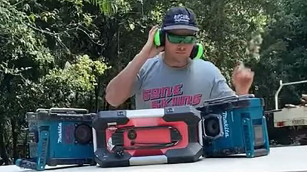 Dj Bob de Bouwer maakt er een feestje van