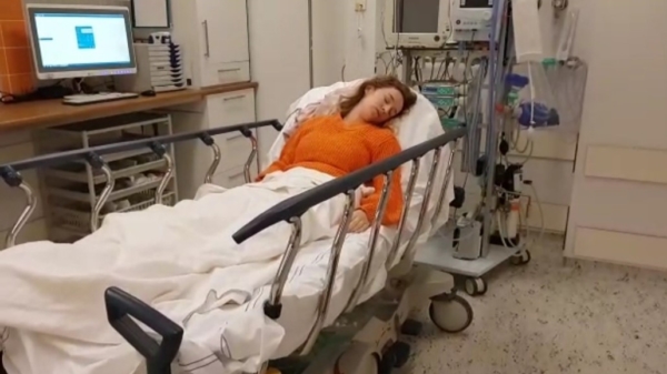 Zimra Geurts lag 9 maanden ernstig ziek op bed dankzij haar borstimplantaten
