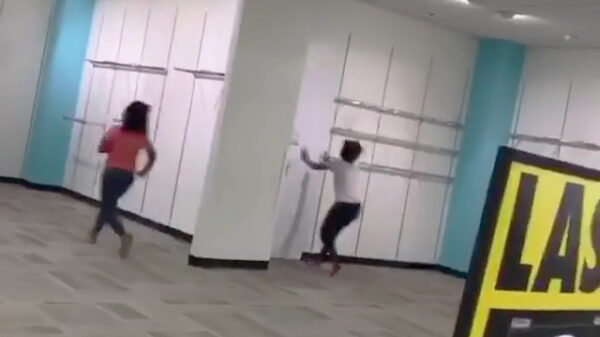 Deurtje slopen tijdens hardloopwedstrijdje: zo moet het