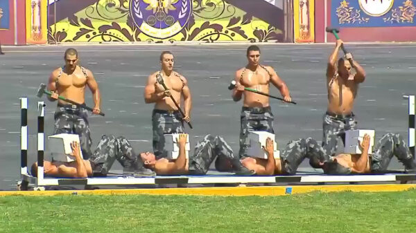 Egyptische politiestudenten studeren af met compleet geflipte demonstratie