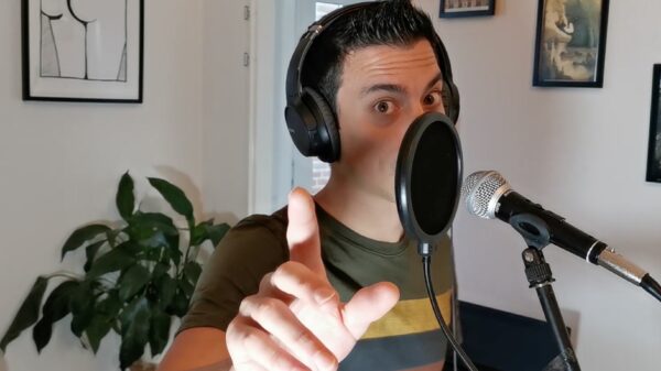 Cabaretier Andries Tunru maakt 2020 versie van Lange Frans' "Het land van"