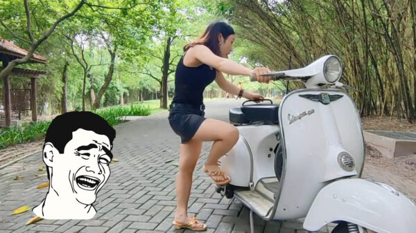 Kleine Thaise tante krijgt haar GROTE Vespa met veel moeite gestart