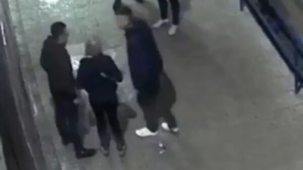 Agressieve gast heeft iets goed te maken bij zijn vriendin