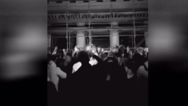 Saai. Politie beëindigt feestje van 300 party animals bij Hilversum