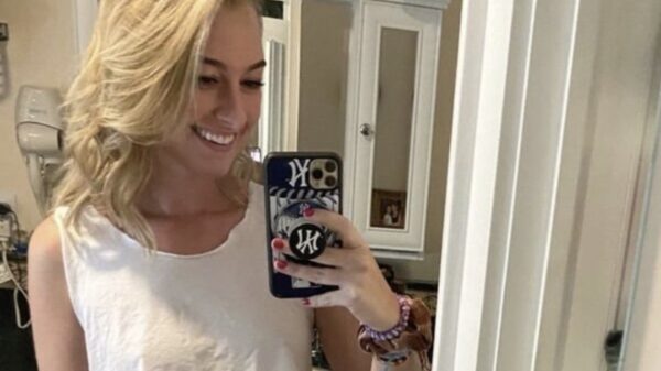 Spiegeltje spiegeltje aan de wand deze vrouwen zijn behoorlijk amusant (41)